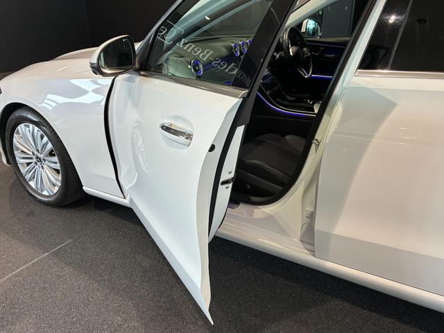 Ｃクラスステーションワゴン Ｃ２００ステーションワゴン　アバンギャルド　ベーシックパッケージ　ヘッドアップディスプレイ　ＭＢＵＸ　ＡＲナビゲーション　３６０°カメラ　アバンギャルドラインエクステリア＆インテリア　１７インチアルミ　前席シートヒーター　アダプティブハイビーム（28枚目）