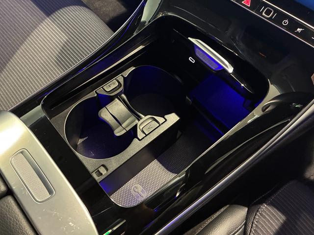 Ｃクラスステーションワゴン Ｃ２００ステーションワゴン　アバンギャルド　ベーシックパッケージ　ヘッドアップディスプレイ　ＭＢＵＸ　ＡＲナビゲーション　３６０°カメラ　アバンギャルドラインエクステリア＆インテリア　１７インチアルミ　前席シートヒーター　アダプティブハイビーム（41枚目）