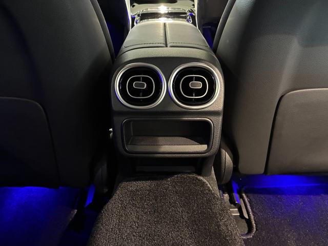Ｃクラスステーションワゴン Ｃ２００ステーションワゴン　アバンギャルド　ベーシックパッケージ　ヘッドアップディスプレイ　ＭＢＵＸ　ＡＲナビゲーション　３６０°カメラ　アバンギャルドラインエクステリア＆インテリア　１７インチアルミ　前席シートヒーター　アダプティブハイビーム（43枚目）