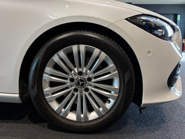 Ｃクラスステーションワゴン Ｃ２００ステーションワゴン　アバンギャルド　ベーシックパッケージ　ヘッドアップディスプレイ　ＭＢＵＸ　ＡＲナビゲーション　３６０°カメラ　アバンギャルドラインエクステリア＆インテリア　１７インチアルミ　前席シートヒーター　アダプティブハイビーム（51枚目）