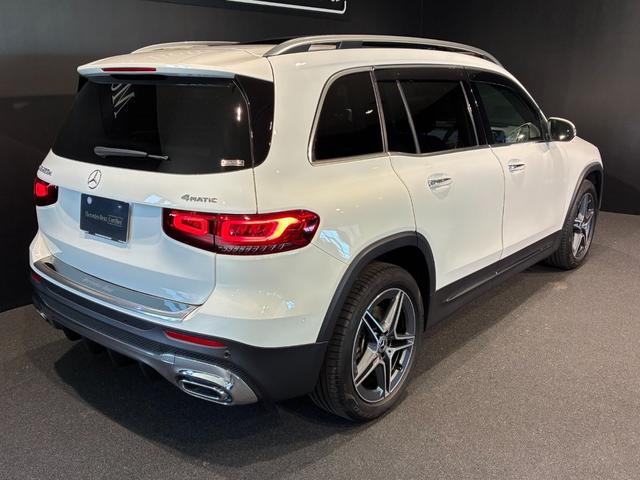 GLB GLB200d 4マチック AMGラインパッケージ パノラミックスライディングルーフ 19インチAMGアルミホイール スポーツシートレザーARTICO カーボン調インテリアトリム マルチビームLEDヘッドライト MBUXナビゲーション(7枚目)