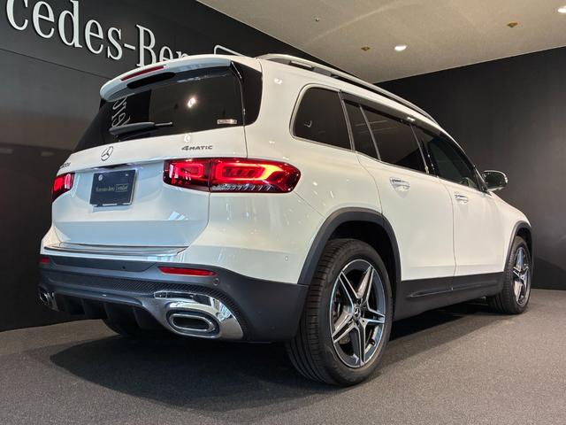 GLB GLB200d 4マチック AMGラインパッケージ パノラミックスライディングルーフ 19インチAMGアルミホイール スポーツシートレザーARTICO カーボン調インテリアトリム マルチビームLEDヘッドライト MBUXナビゲーション(8枚目)