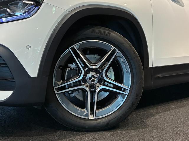GLB GLB200d 4マチック AMGラインパッケージ パノラミックスライディングルーフ 19インチAMGアルミホイール スポーツシートレザーARTICO カーボン調インテリアトリム マルチビームLEDヘッドライト MBUXナビゲーション(11枚目)