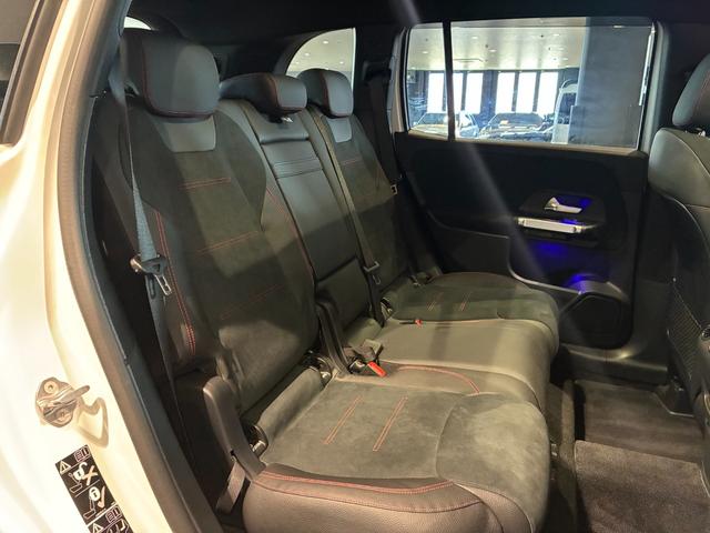 GLB GLB200d 4マチック AMGラインパッケージ パノラミックスライディングルーフ 19インチAMGアルミホイール スポーツシートレザーARTICO カーボン調インテリアトリム マルチビームLEDヘッドライト MBUXナビゲーション(17枚目)