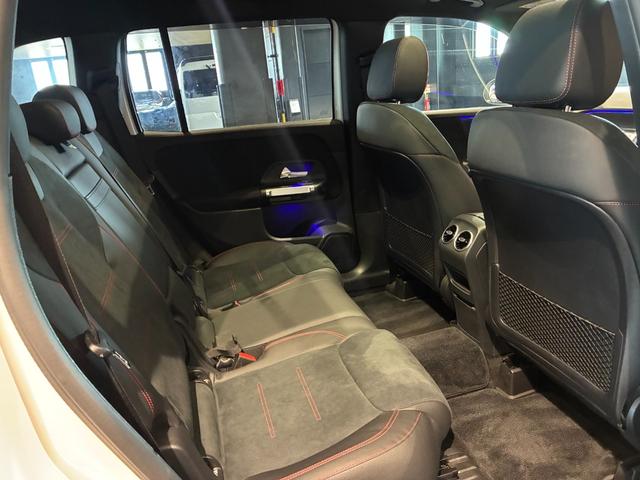 GLB GLB200d 4マチック AMGラインパッケージ パノラミックスライディングルーフ 19インチAMGアルミホイール スポーツシートレザーARTICO カーボン調インテリアトリム マルチビームLEDヘッドライト MBUXナビゲーション(18枚目)