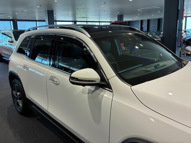 GLB GLB200d 4マチック AMGラインパッケージ パノラミックスライディングルーフ 19インチAMGアルミホイール スポーツシートレザーARTICO カーボン調インテリアトリム マルチビームLEDヘッドライト MBUXナビゲーション(24枚目)