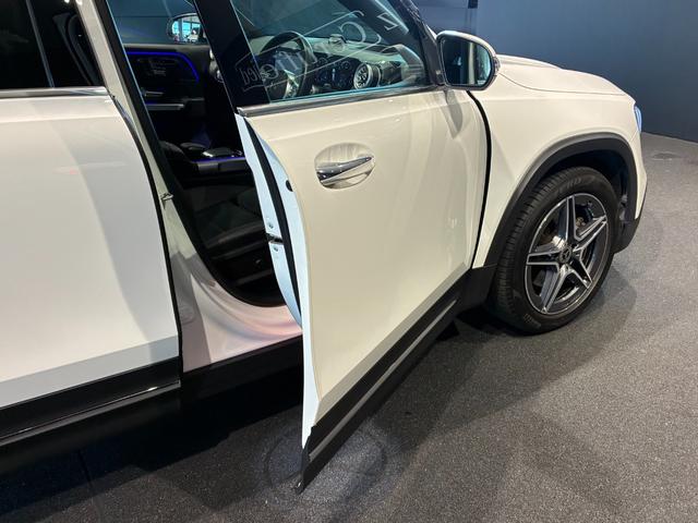 GLB GLB200d 4マチック AMGラインパッケージ パノラミックスライディングルーフ 19インチAMGアルミホイール スポーツシートレザーARTICO カーボン調インテリアトリム マルチビームLEDヘッドライト MBUXナビゲーション(25枚目)