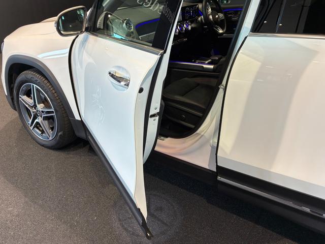 GLB GLB200d 4マチック AMGラインパッケージ パノラミックスライディングルーフ 19インチAMGアルミホイール スポーツシートレザーARTICO カーボン調インテリアトリム マルチビームLEDヘッドライト MBUXナビゲーション(28枚目)