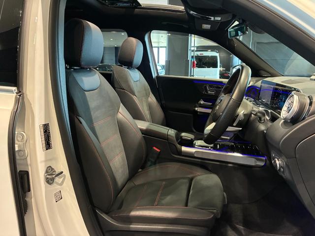 GLB GLB200d 4マチック AMGラインパッケージ パノラミックスライディングルーフ 19インチAMGアルミホイール スポーツシートレザーARTICO カーボン調インテリアトリム マルチビームLEDヘッドライト MBUXナビゲーション(30枚目)