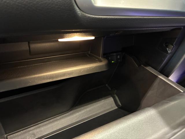 GLB GLB200d 4マチック AMGラインパッケージ パノラミックスライディングルーフ 19インチAMGアルミホイール スポーツシートレザーARTICO カーボン調インテリアトリム マルチビームLEDヘッドライト MBUXナビゲーション(31枚目)