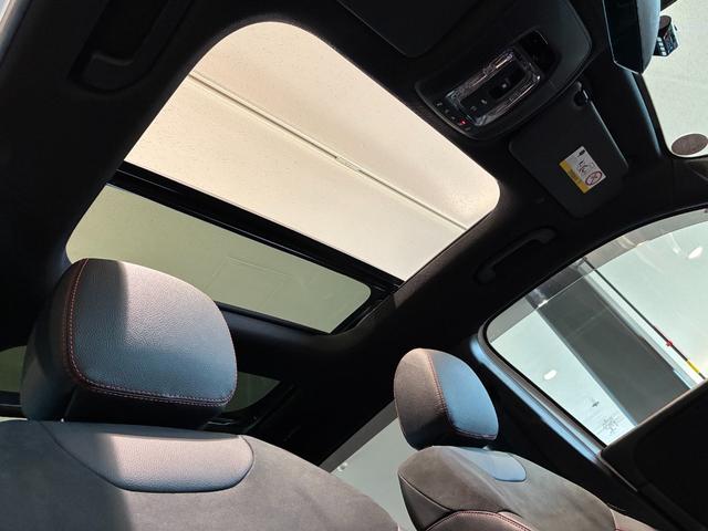 GLB GLB200d 4マチック AMGラインパッケージ パノラミックスライディングルーフ 19インチAMGアルミホイール スポーツシートレザーARTICO カーボン調インテリアトリム マルチビームLEDヘッドライト MBUXナビゲーション(41枚目)