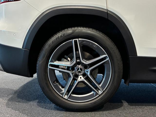 GLB GLB200d 4マチック AMGラインパッケージ パノラミックスライディングルーフ 19インチAMGアルミホイール スポーツシートレザーARTICO カーボン調インテリアトリム マルチビームLEDヘッドライト MBUXナビゲーション(53枚目)