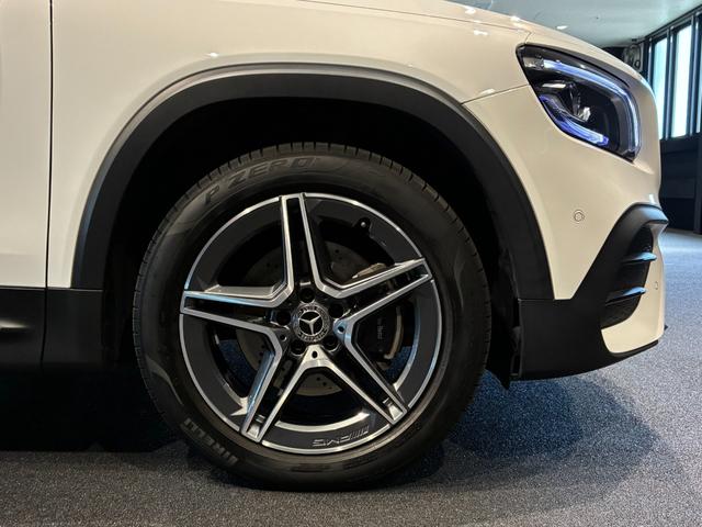 GLB GLB200d 4マチック AMGラインパッケージ パノラミックスライディングルーフ 19インチAMGアルミホイール スポーツシートレザーARTICO カーボン調インテリアトリム マルチビームLEDヘッドライト MBUXナビゲーション(55枚目)