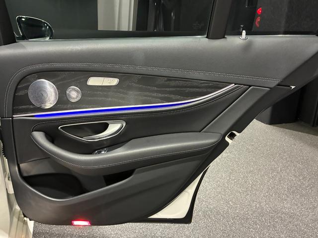 Ｅクラスステーションワゴン Ｅ２００ステーションワゴンアバンギャルドＡＭＧライン　エクスクルーシブパッケージ　Ｂｕｒｍｅｓｔｅｒサウンドシステム　　エアバランスパッケージ　ヘッドアップディスプレイ　前席後席シートヒーター（18枚目）