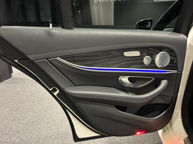 Ｅクラスステーションワゴン Ｅ２００ステーションワゴンアバンギャルドＡＭＧライン　エクスクルーシブパッケージ　Ｂｕｒｍｅｓｔｅｒサウンドシステム　　エアバランスパッケージ　ヘッドアップディスプレイ　前席後席シートヒーター（20枚目）