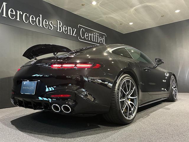 ＧＴ ４３　クーペ　ＡＭＧドライビングパッケージ　ヘッドアップディスプレイ　ホワイトレザー（ダイヤモンドステッチ）　リアアクスルステアリング　イエローキャリパー　可変式リアウイングスポイラー　ＭＢＵＸ（8枚目）
