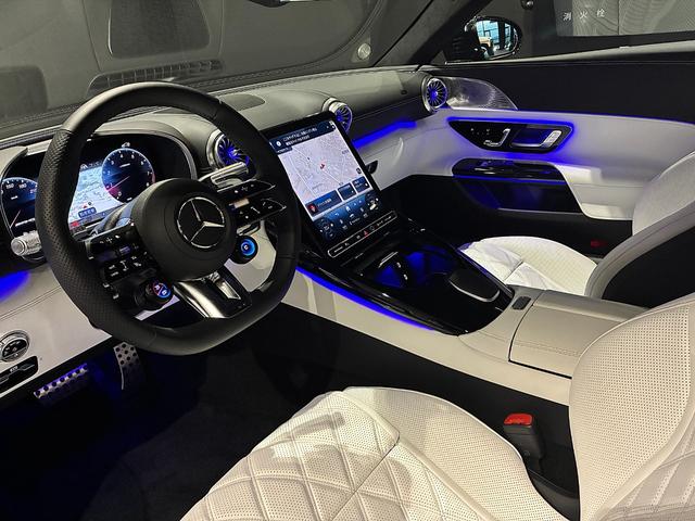 ＧＴ ４３　クーペ　ＡＭＧドライビングパッケージ　ヘッドアップディスプレイ　ホワイトレザー（ダイヤモンドステッチ）　リアアクスルステアリング　イエローキャリパー　可変式リアウイングスポイラー　ＭＢＵＸ（13枚目）