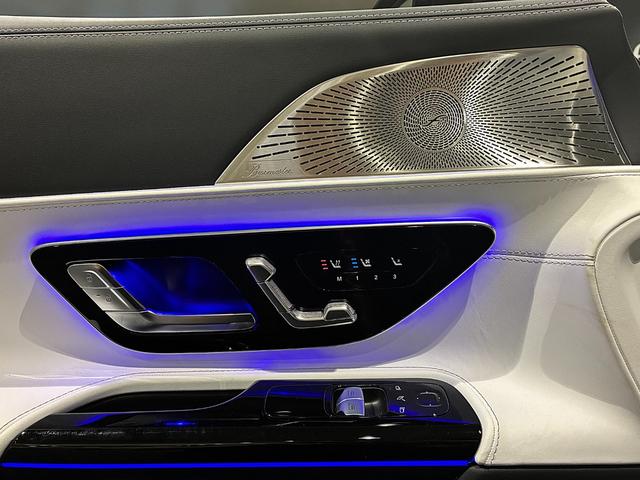 ＧＴ ４３　クーペ　ＡＭＧドライビングパッケージ　ヘッドアップディスプレイ　ホワイトレザー（ダイヤモンドステッチ）　リアアクスルステアリング　イエローキャリパー　可変式リアウイングスポイラー　ＭＢＵＸ（17枚目）