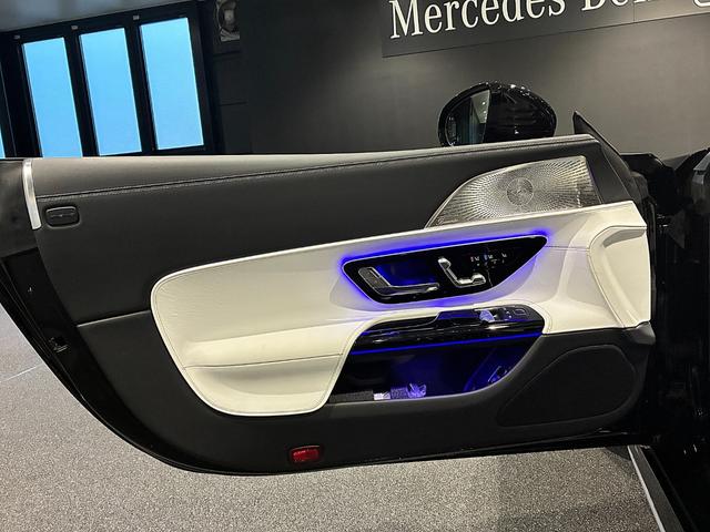 ＧＴ ４３　クーペ　ＡＭＧドライビングパッケージ　ヘッドアップディスプレイ　ホワイトレザー（ダイヤモンドステッチ）　リアアクスルステアリング　イエローキャリパー　可変式リアウイングスポイラー　ＭＢＵＸ（18枚目）