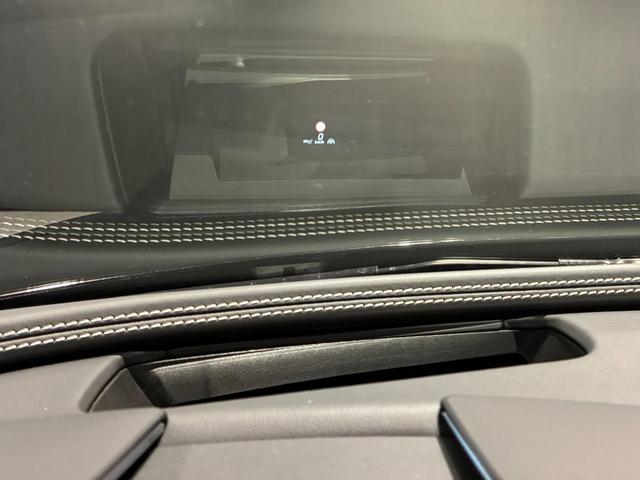 ＧＴ ４３　クーペ　ＡＭＧドライビングパッケージ　ヘッドアップディスプレイ　ホワイトレザー（ダイヤモンドステッチ）　リアアクスルステアリング　イエローキャリパー　可変式リアウイングスポイラー　ＭＢＵＸ（27枚目）