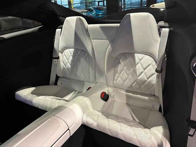 ＧＴ ４３　クーペ　ＡＭＧドライビングパッケージ　ヘッドアップディスプレイ　ホワイトレザー（ダイヤモンドステッチ）　リアアクスルステアリング　イエローキャリパー　可変式リアウイングスポイラー　ＭＢＵＸ（41枚目）