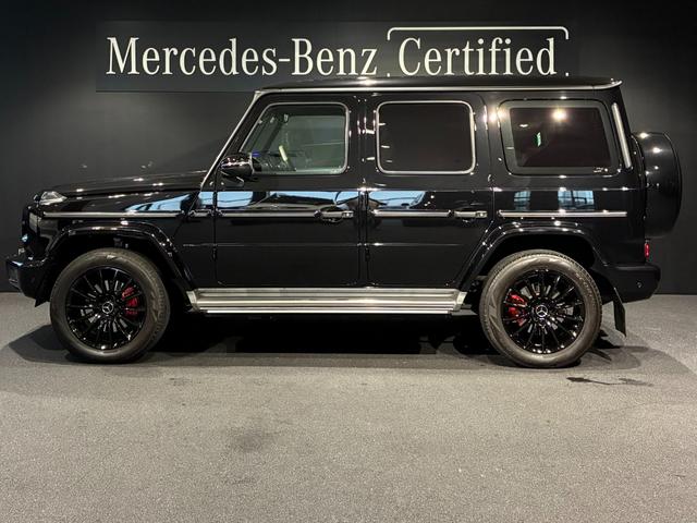 Gクラス G400d AMGライン マヌファクトゥーアエディション 電動サイドステップ ナイトパッケージ ガラススライディングルーフ Burmesterサラウンドサウンドシステム ツートン内装(プラチナホワイト/ブラック)(6枚目)