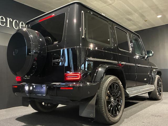 Gクラス G400d AMGライン マヌファクトゥーアエディション 電動サイドステップ ナイトパッケージ ガラススライディングルーフ Burmesterサラウンドサウンドシステム ツートン内装(プラチナホワイト/ブラック)(8枚目)