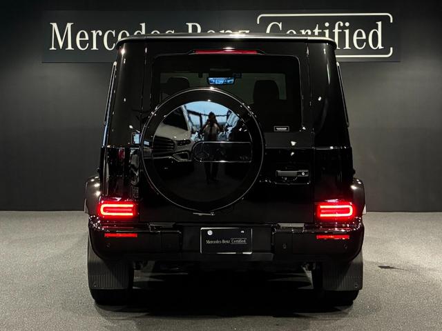 Gクラス G400d AMGライン マヌファクトゥーアエディション 電動サイドステップ ナイトパッケージ ガラススライディングルーフ Burmesterサラウンドサウンドシステム ツートン内装(プラチナホワイト/ブラック)(10枚目)