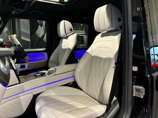 Gクラス G400d AMGライン マヌファクトゥーアエディション 電動サイドステップ ナイトパッケージ ガラススライディングルーフ Burmesterサラウンドサウンドシステム ツートン内装(プラチナホワイト/ブラック)(22枚目)