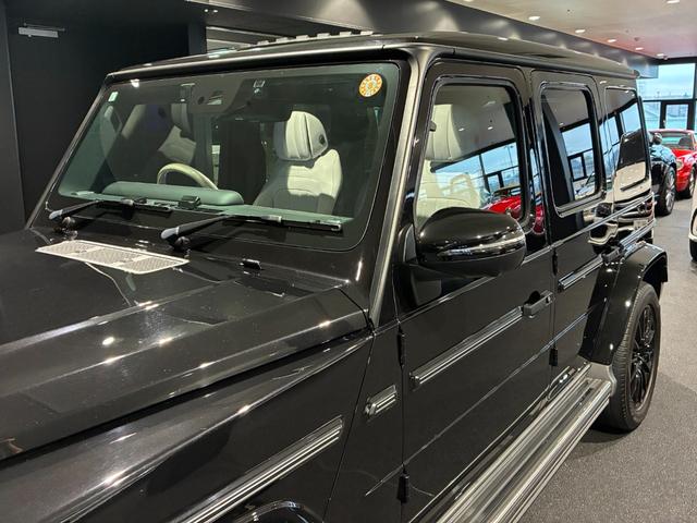 Gクラス G400d AMGライン マヌファクトゥーアエディション 電動サイドステップ ナイトパッケージ ガラススライディングルーフ Burmesterサラウンドサウンドシステム ツートン内装(プラチナホワイト/ブラック)(28枚目)