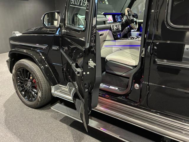 Gクラス G400d AMGライン マヌファクトゥーアエディション 電動サイドステップ ナイトパッケージ ガラススライディングルーフ Burmesterサラウンドサウンドシステム ツートン内装(プラチナホワイト/ブラック)(29枚目)