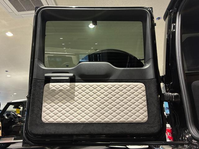 Gクラス G400d AMGライン マヌファクトゥーアエディション 電動サイドステップ ナイトパッケージ ガラススライディングルーフ Burmesterサラウンドサウンドシステム ツートン内装(プラチナホワイト/ブラック)(44枚目)