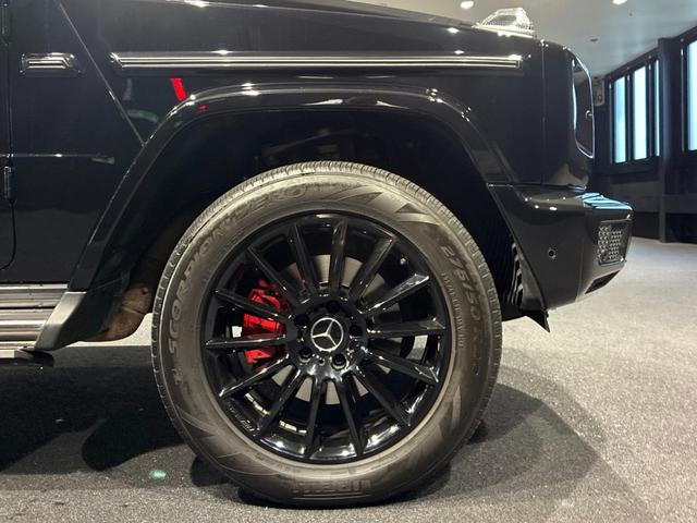 Gクラス G400d AMGライン マヌファクトゥーアエディション 電動サイドステップ ナイトパッケージ ガラススライディングルーフ Burmesterサラウンドサウンドシステム ツートン内装(プラチナホワイト/ブラック)(53枚目)