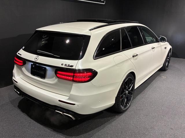 Eクラスステーションワゴン E63 S 4マチック+ ステーションワゴン エクスクルーシブパッケージ パノラミックスライディングルーフ アクティブマルチコントロールシート リラクゼーション機能 シートベンチレーター Burmesterサウンド マットブラック20インチアルミ(6枚目)