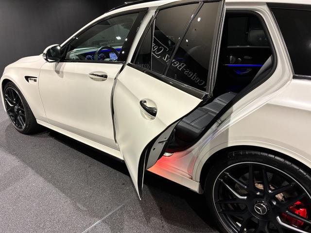 Eクラスステーションワゴン E63 S 4マチック+ ステーションワゴン エクスクルーシブパッケージ パノラミックスライディングルーフ アクティブマルチコントロールシート リラクゼーション機能 シートベンチレーター Burmesterサウンド マットブラック20インチアルミ(26枚目)