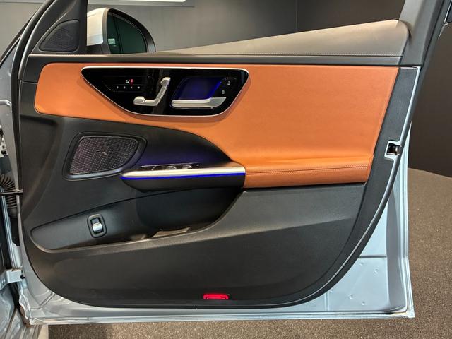 Cクラス C200アバンギャルド AMGライン レザーエクスクルーシブパッケージ ベーシックパッケージ パノラミックスライディングルーフ 18インチアルミホイール MBUX デジタルLEDライト 本革シート(シエナブラウン)(16枚目)