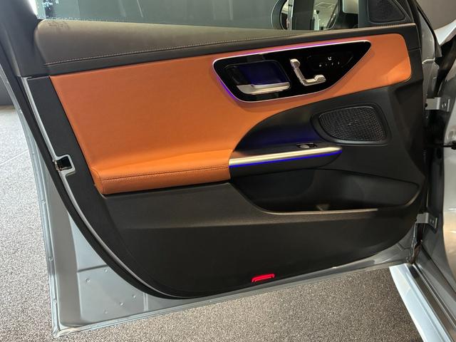 Cクラス C200アバンギャルド AMGライン レザーエクスクルーシブパッケージ ベーシックパッケージ パノラミックスライディングルーフ 18インチアルミホイール MBUX デジタルLEDライト 本革シート(シエナブラウン)(23枚目)