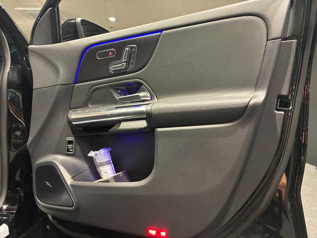 GLAクラス GLA200d 4マチック アーバンスターズ アドバンスドパッケージ ナイトパッケージ付 MBUX アンビエントライト64色(16枚目)