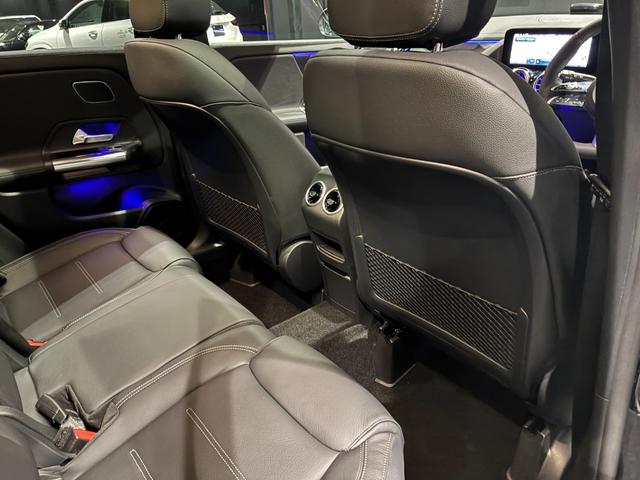 GLAクラス GLA200d 4マチック アーバンスターズ アドバンスドパッケージ ナイトパッケージ付 MBUX アンビエントライト64色(17枚目)