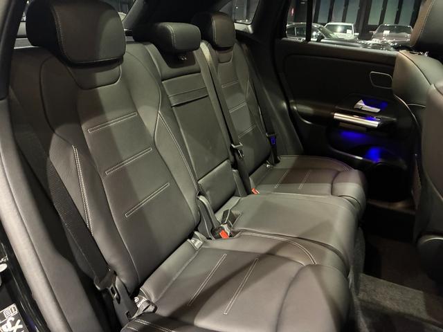 GLAクラス GLA200d 4マチック アーバンスターズ アドバンスドパッケージ ナイトパッケージ付 MBUX アンビエントライト64色(18枚目)