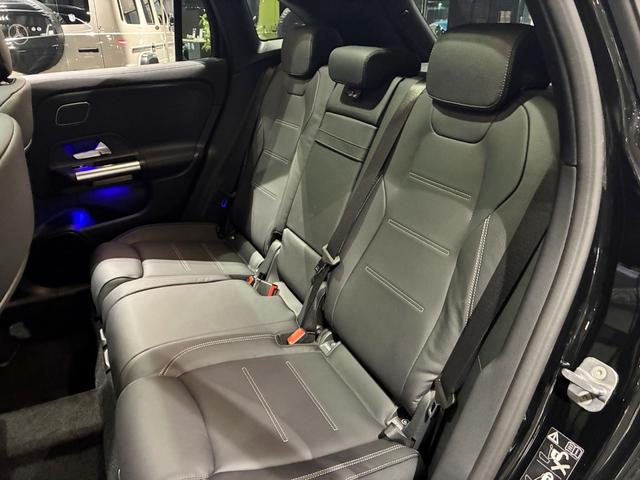 GLAクラス GLA200d 4マチック アーバンスターズ アドバンスドパッケージ ナイトパッケージ付 MBUX アンビエントライト64色(21枚目)
