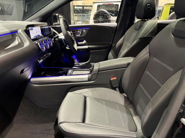 GLAクラス GLA200d 4マチック アーバンスターズ アドバンスドパッケージ ナイトパッケージ付 MBUX アンビエントライト64色(26枚目)