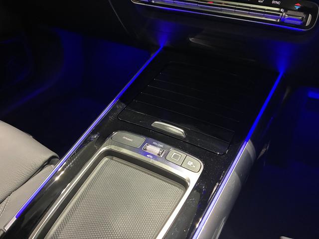 GLAクラス GLA200d 4マチック アーバンスターズ アドバンスドパッケージ ナイトパッケージ付 MBUX アンビエントライト64色(29枚目)