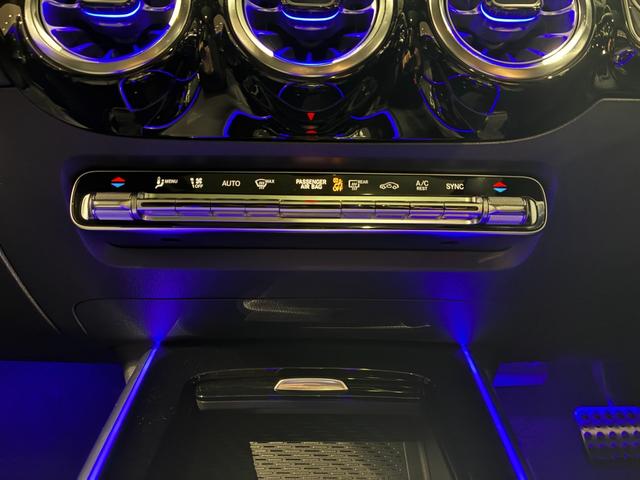 GLAクラス GLA200d 4マチック アーバンスターズ アドバンスドパッケージ ナイトパッケージ付 MBUX アンビエントライト64色(31枚目)