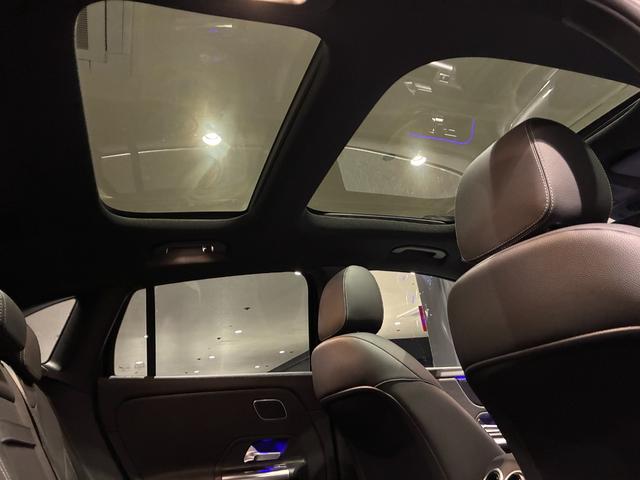 GLAクラス GLA200d 4マチック アーバンスターズ アドバンスドパッケージ ナイトパッケージ付 MBUX アンビエントライト64色(41枚目)