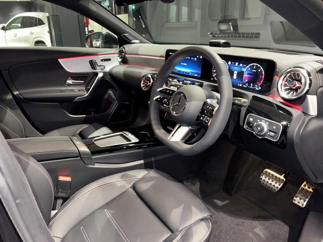 CLAクラス シューティングブレーク CLA200dシューティングブレークアーバンスターズ アドバンスドパッケージ ナイトパッケージ付 MBUX アンビエントライト64色(12枚目)