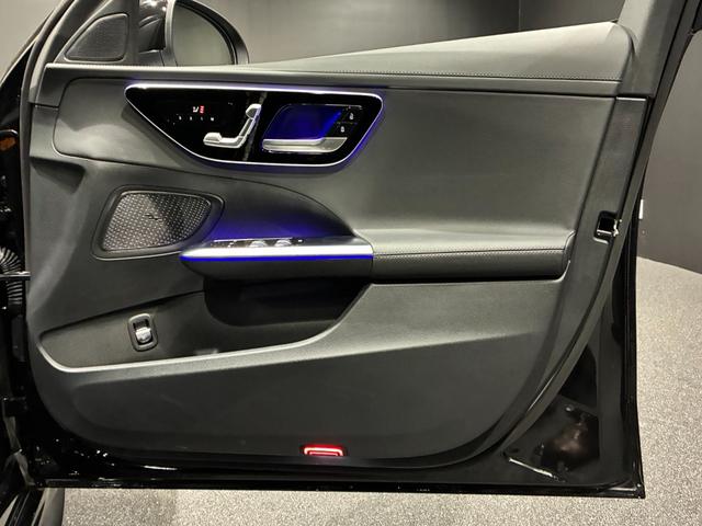 Ｃクラスステーションワゴン Ｃ２００ステーションワゴンアバンギャルドＡＭＧライン　パノラミックスライディングルーフ　ベーシックパッケージ　リアアクスルステアリング　６４色アンビエントライト　メルセデスミーコネクト搭載車（14枚目）