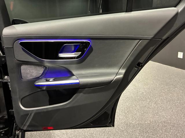 Ｃクラスステーションワゴン Ｃ２００ステーションワゴンアバンギャルドＡＭＧライン　パノラミックスライディングルーフ　ベーシックパッケージ　リアアクスルステアリング　６４色アンビエントライト　メルセデスミーコネクト搭載車（17枚目）