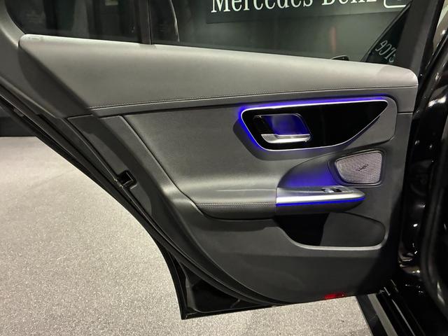 Ｃクラスステーションワゴン Ｃ２００ステーションワゴンアバンギャルドＡＭＧライン　パノラミックスライディングルーフ　ベーシックパッケージ　リアアクスルステアリング　６４色アンビエントライト　メルセデスミーコネクト搭載車（19枚目）