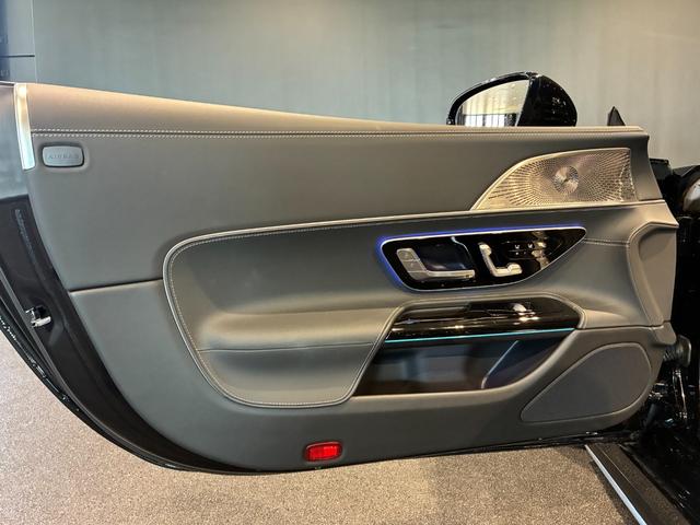 ＳＬ ＳＬ４３　ヘッドアップディスプレイ　２０インチアルミホイール　イエローキャリパー　ソフトトップ（レッド）　ＭＢＵＸ　６４色アンビエントライト　マルチビームＬＥＤヘッドライト　本革ナッパレザーシート（26枚目）